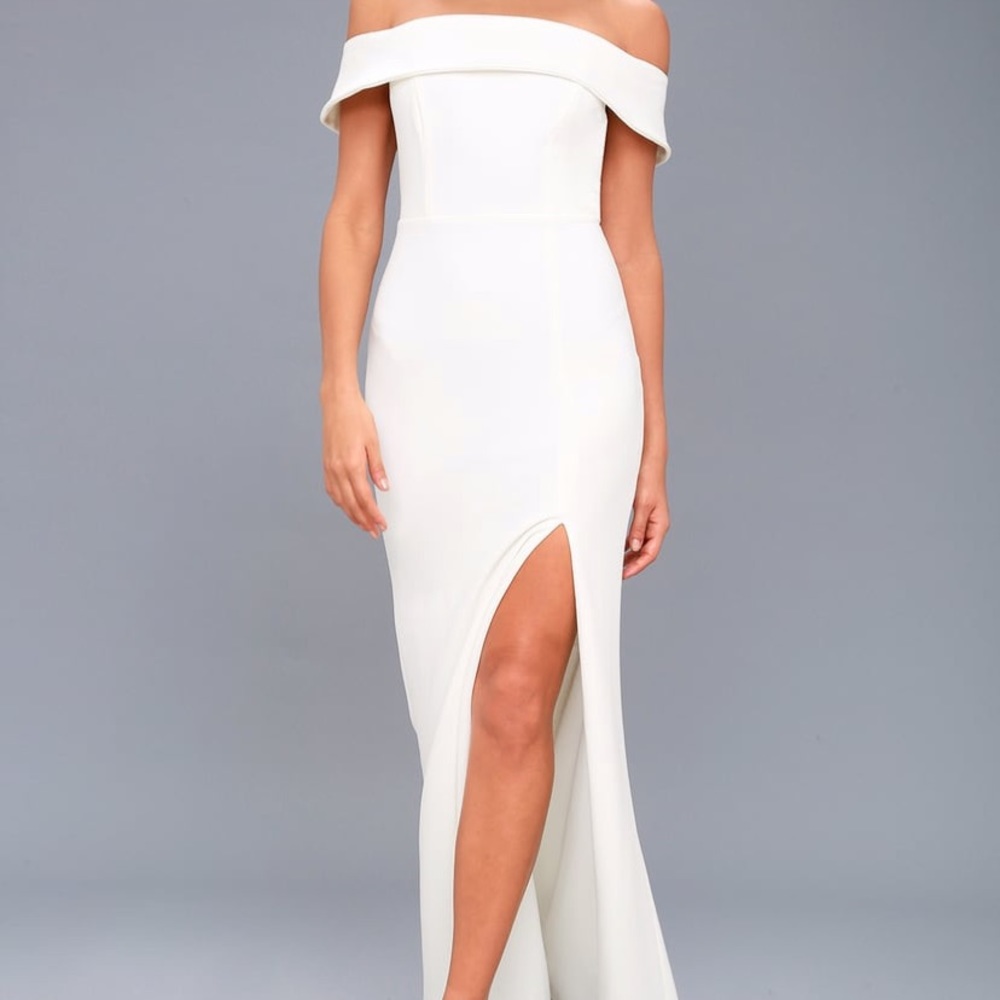 Off the shoulder wedding dress with hair clip